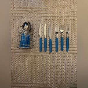 Gibson StainlessChina219 Cutlery: 4 Big Spoons 4 Small Spoons 3 Forks 3 Knives